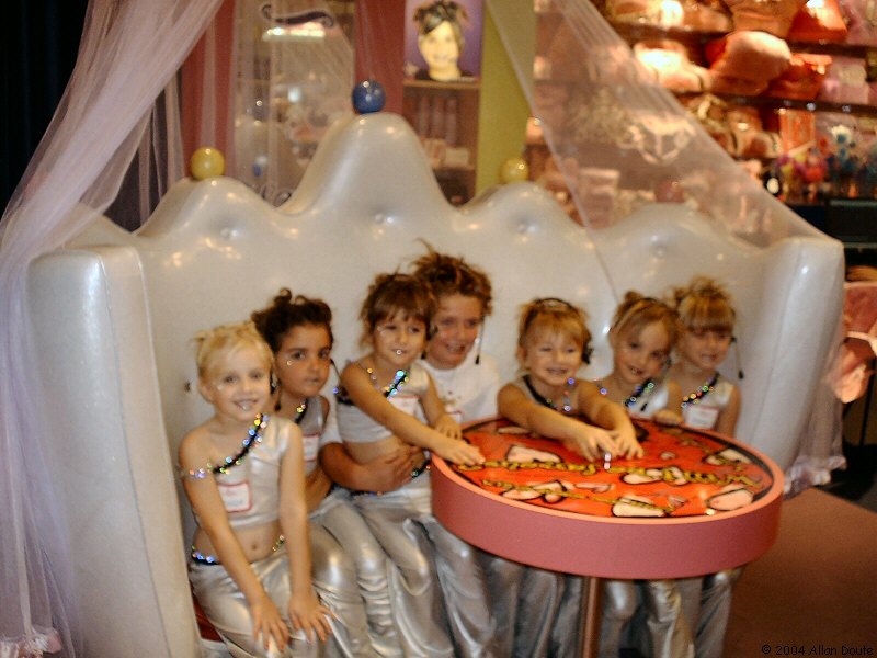 gal/2004-10-09_Maddies_Party/DCAO3063.JPG