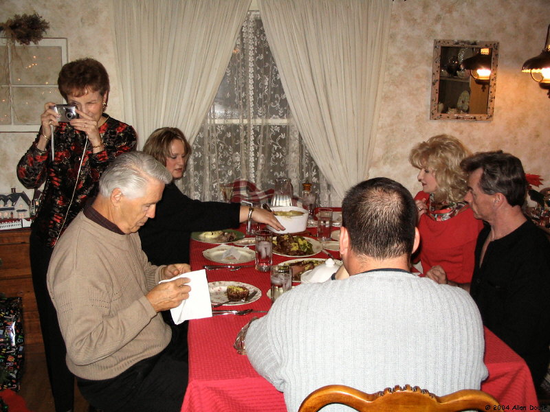 gal/2004-12-24_Christmas_Eve/IMG_0589.jpg